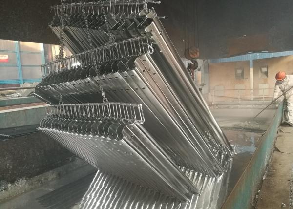 Cold Rolled Highway Guardrail Systems Prevent Motorcycle / Cars Crossing Road