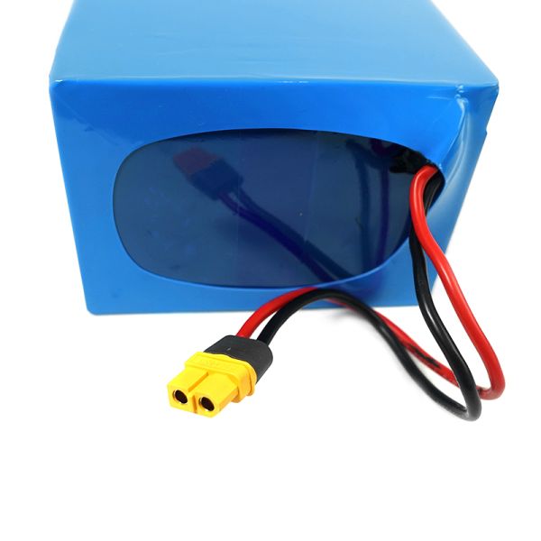 Portable 7-cell 30A battery pack for small electronic devices