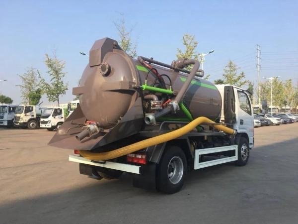 Dongfeng 4X2 Small Waste Water Tank Sewage Suction Truck