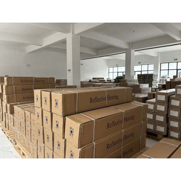 ASTM D4956 Type IV HIP High Intensity Prismatic Reflective Sheeting with 10 Years Life Span