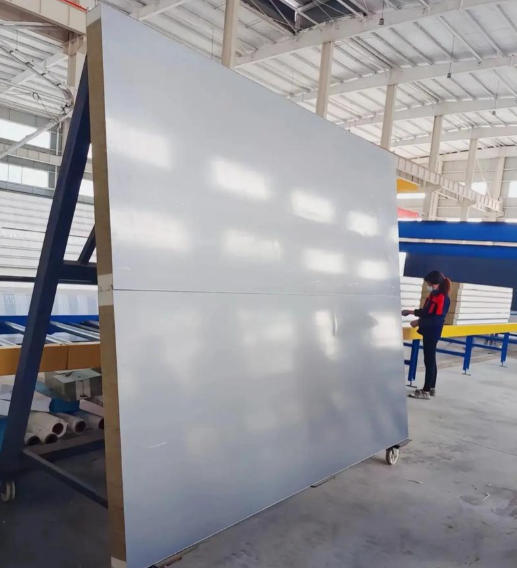 Fire Resistant Eco Friendly Rock Wool Sandwich Board Metal Surface Insulated Outer Polyurethane Edge Sealing