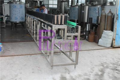 Sistema plástico reverso 8000BPH do esterilizador da garrafa para a linha de produção Flavored do suco