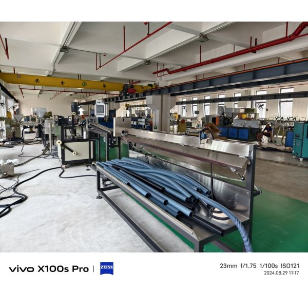 Машина для экструзирования вакуумных шлангов для бассейнов диаметром 30-50 мм