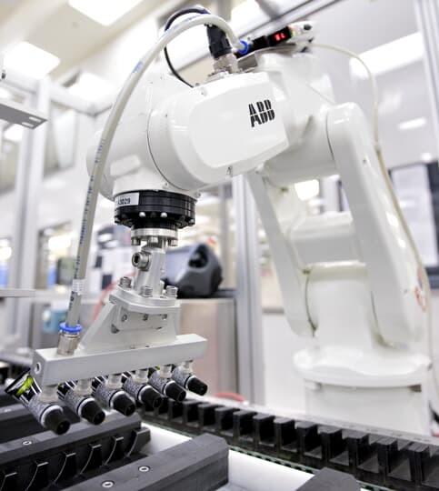 Charge utile 3 kg portée 580 mm 6 axes ABB IRB 120 Robot industriel avec contrôleur IRC5 pour le soudage