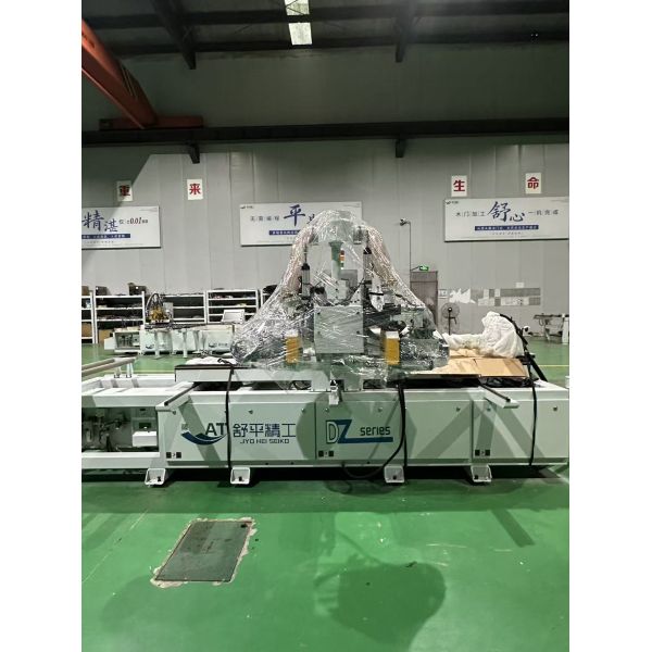 Automatic CNC Wood Door Frame Cutting Machine Four Sided Sawing Cutting