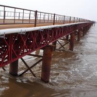Prefabricado Q345B Estructura de acero Puente modular de emergencia Antideslizante