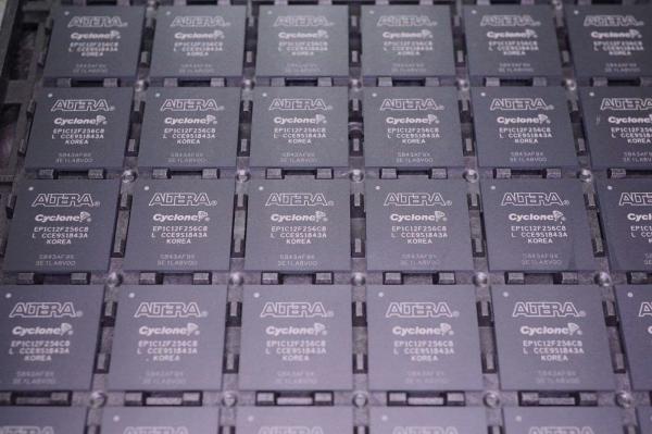 Al-tera Epm7064aetc100-10N Electronic Components Integrated Circuits Microcontroller Crack ic chips EPM7064AETC100-10N