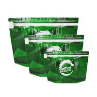 Pe interno os malotes resistentes laminados do suporte da criança acima alteram evidente
