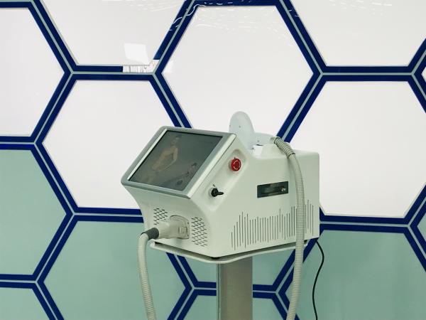 2018 professional 808 nm Diode laser hair removal machine with cooling