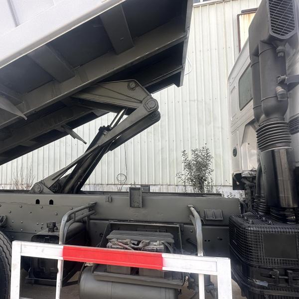 Sinotruck utilisé Howo Dump Truck 6x4 Euro 2 Spécification 5600X2300X1500mm Cisterne à carburant 300L Capacité de charge maximale de 30 tonnes