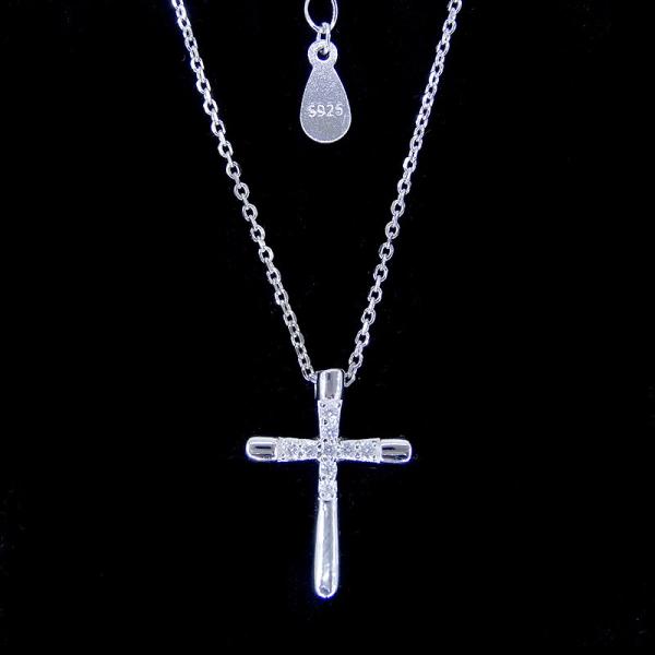 Fashion S925 Sterling Silver Cross Necklace / Personality Infinity Cubic Zirconia Cross