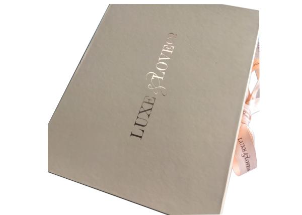 Nude Color Printing Folding Gift Boxes Ribbon Magnet For Wedding Dress