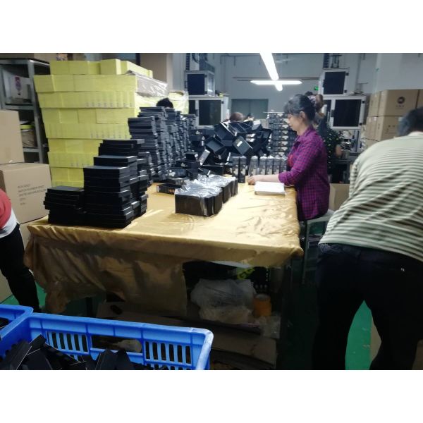 Коробка бумаги подарка косметик чувства бархата твердая упаковывая с горячим золотом печати/серебряным выбивать