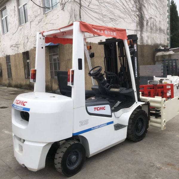 Japón TCM 25 2.5Tones 3 metros elevadora con abrazadera Blanco TCM máquina de elevación