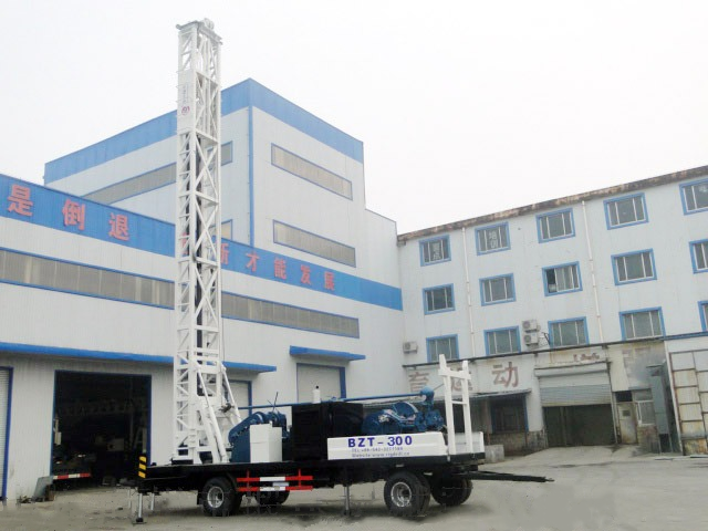 97KW Diesel Pile Drilling Machine , 300m depth Trailer Mounted Water Well Drilling Rig