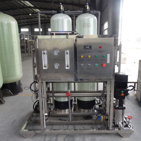 Planta de agua de acero inoxidable 1000 Lph, purificador industrial del Ro del agua del Ro con el tanque de FRP