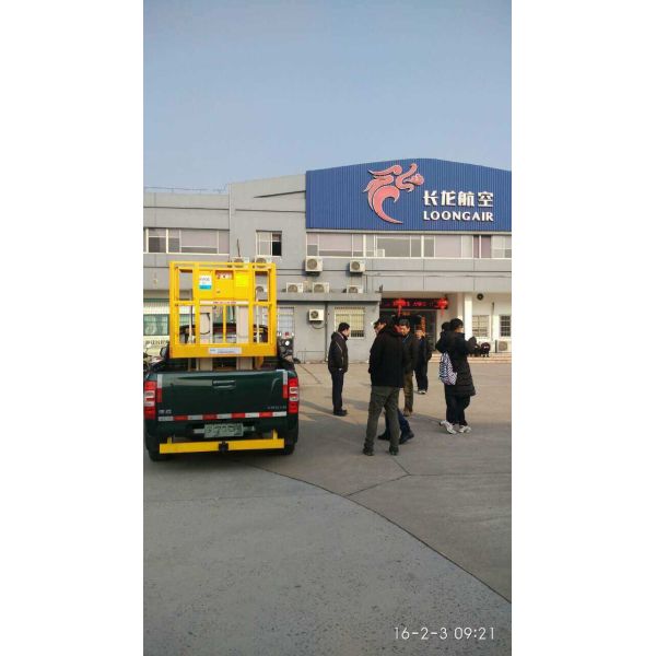 Le camion vertical de double mât a monté l'ascenseur aérien avec la charge 200kg évaluée