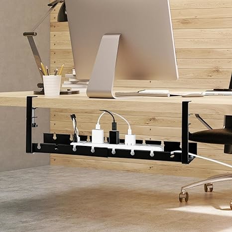 デスクケーブル管理トレイの下に設置を必要としない組織化されたリビングルーム