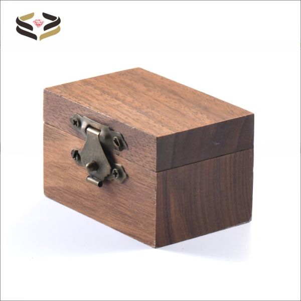 Caja de anillo de madera de nogal Cajas de embalaje de madera maciza Logotipo personalizado 60*40*36mm