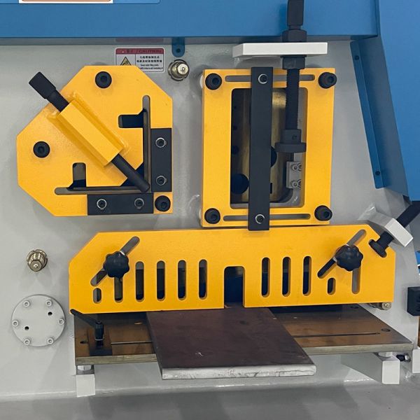 High Pressure 120T Punching Thickness 28mm Hydraulic Ironworker Machine, 2355*960*2200mm Dimension