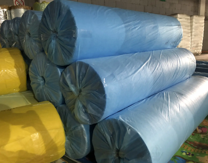 Ламинация из нетканой композитной ткани для одноразовых хирургических халатов