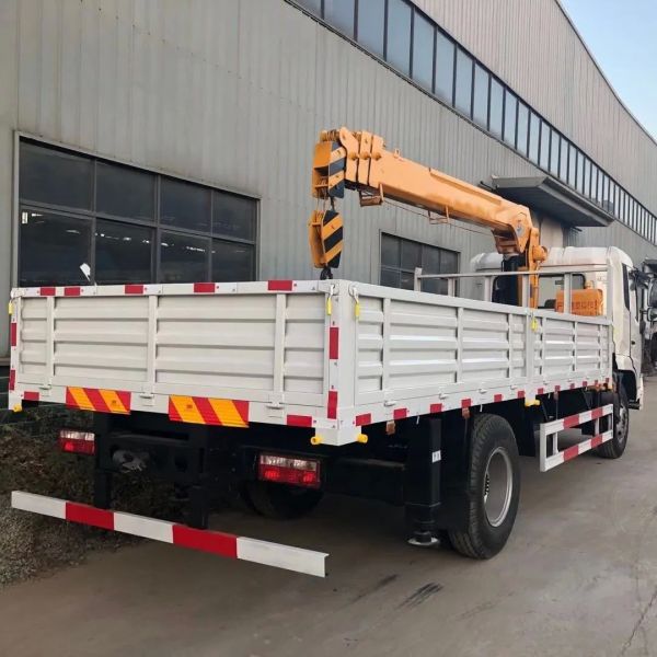 Mobile Telescopic Truck Mounted Crane 6.3tons 5tons 3 Boom 4 Boom Crane Truck 700p Type