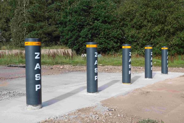 Segurança do edifício simplificada com suportes fixos certificados pela IWA14-1 em cores personalizadas