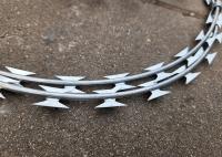 Fil barbelé galvanisé trempé à chaud avec boucle croisée pour une protection élevée