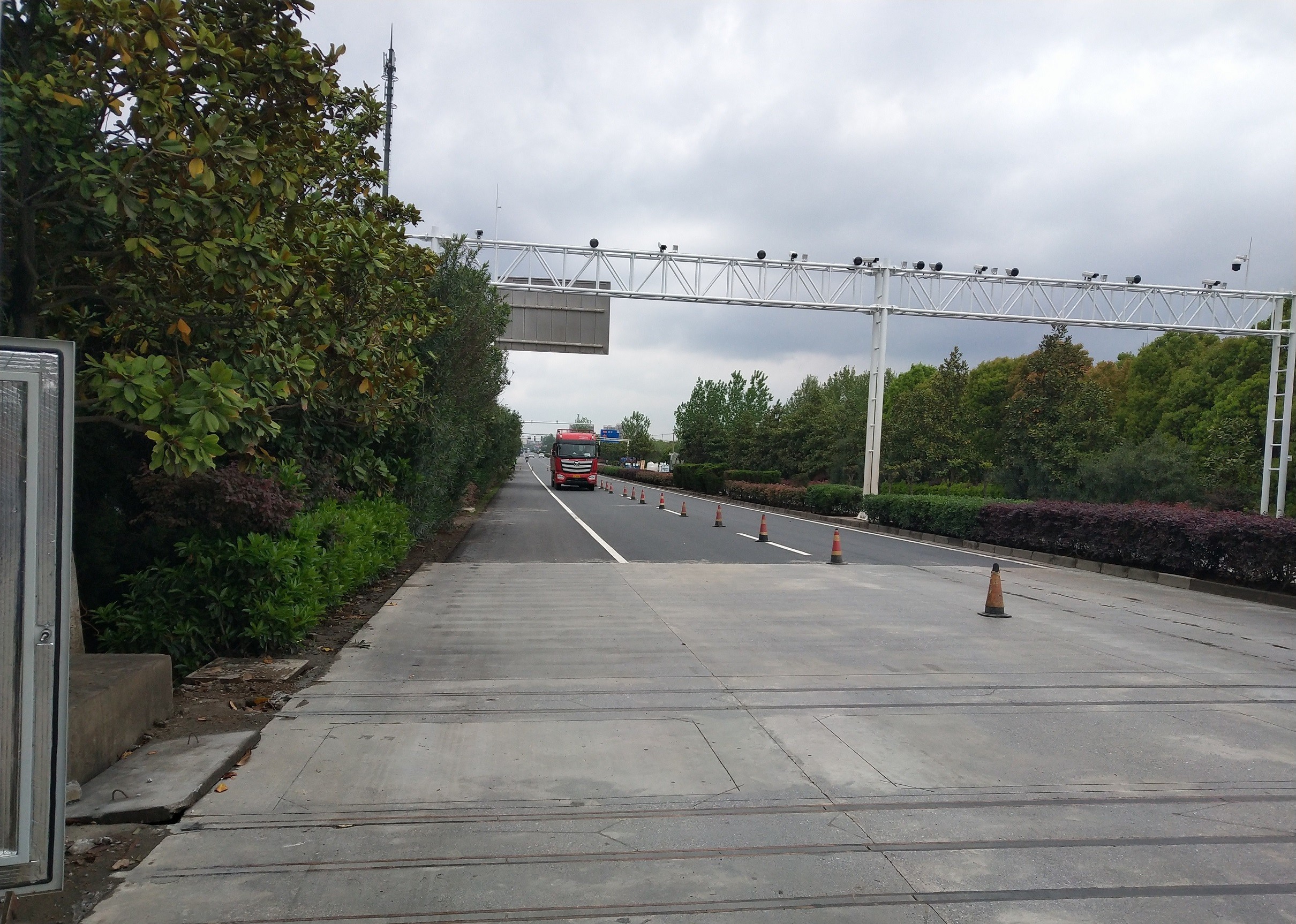 45 Ton Vehicle Overload Detection System at Toll Gate Entrance