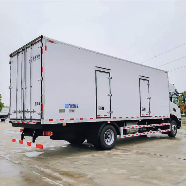 6.8 Meters Meat Hook Refrigerated Truck for Long-distance Cold Chain Transport Dimensions L x W x H mm 9200*2600*3950