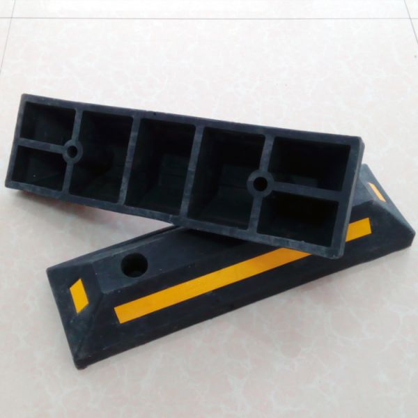 Parking Lot Rubber 540mm Plastic Car Wheel Stopper
