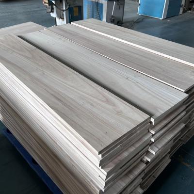 Teor de humidade 8%-12% Painel de madeira maciça Paulownia Madeira Fornecimento direto para caixa de madeira