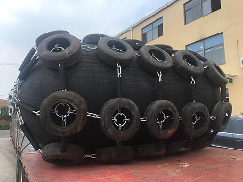 ISO17357 80KPa Pneumatic Rubber Fenders D330X L6500