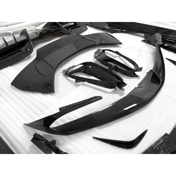 Rytf Style Ferrari SF90 Body Kit Carbon Fiber Automotive Body Kit