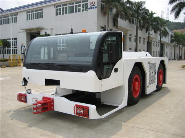 4 Wheels Driving 220KN Aircraft Tow Tractor