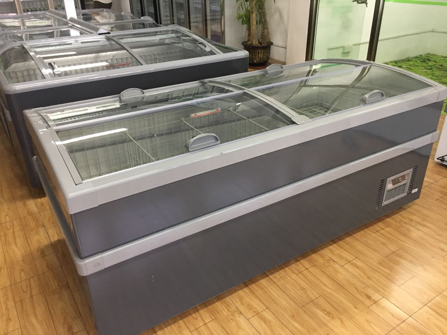 OEM Сдвижная стеклянная дверь Дисплейная остров грудь морозильника 850L статическое охлаждение