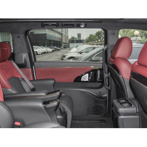 Бензин водя версии 2.0T большой MPV серии 390T Zhizun Trumpchi M8 2021