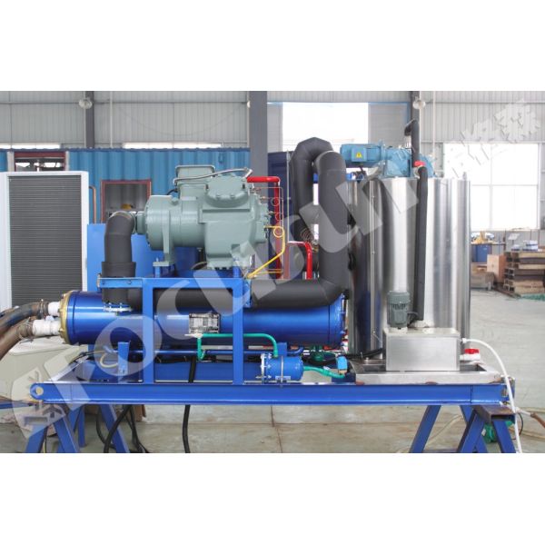 3 Ton Flake Ice Machine for Seawater 1.5mm-2.5mm Ice Size 16KW Voltage Small Capacity