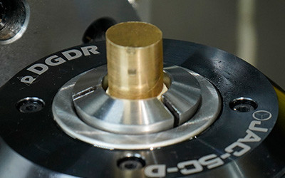 Машины для гравировки ювелирных изделий с помощью CNC без усилий создают сложные украшения