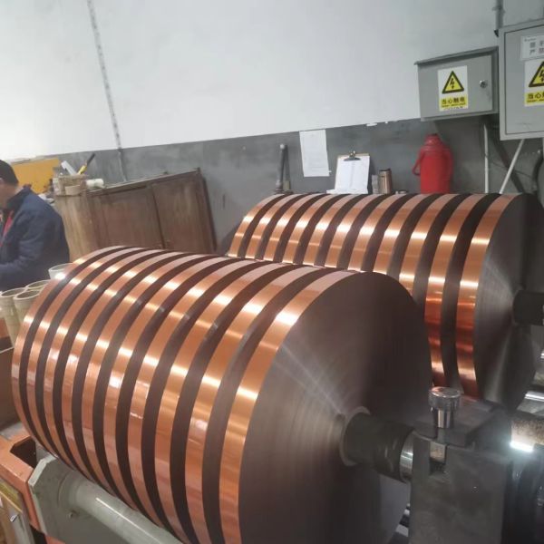 Металлизированная или алюминированная пленка из полиэстера для упаковки и каналов