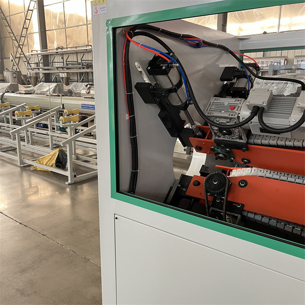 Автоматическое питание пластиковых труб машины 200 мм-500 мм пластиковых труб производственной линии