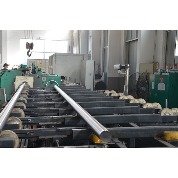 Tratamiento térmico de barra endurecida por inducción de precisión redonda con 1000 mm - 8000 mm