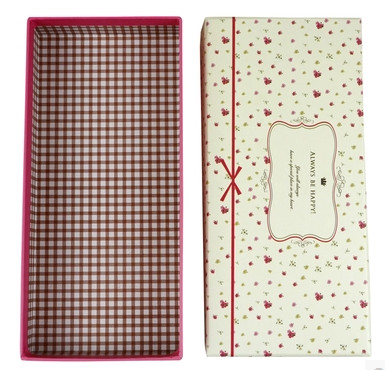 Delicate gift boxes for packing scarves