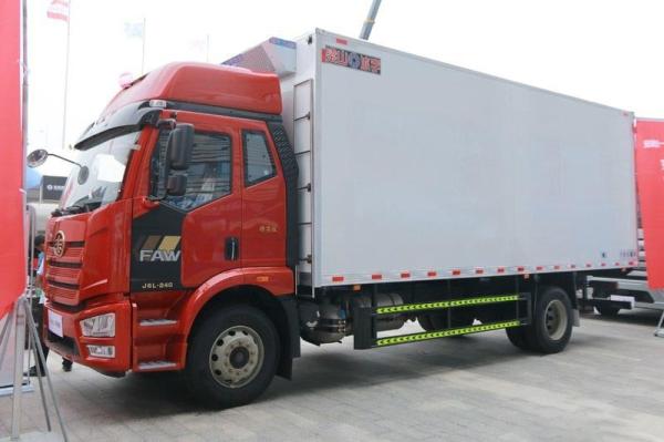 FAW Jiefang J6L Refrigerated Tipper Dump Truck 240hp 4X2 6.8m