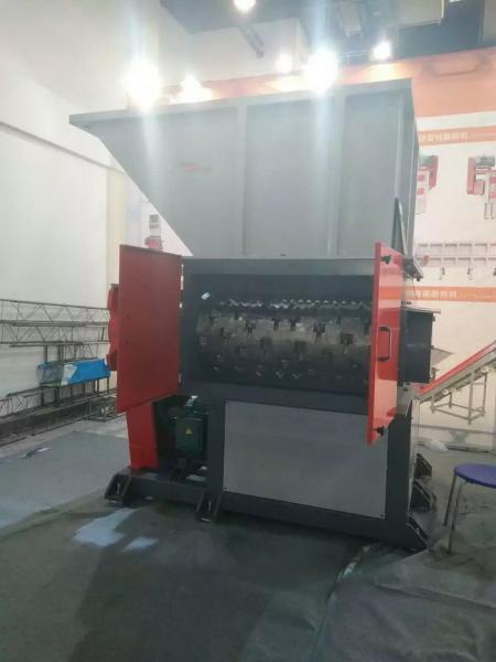 Da tensão 380V/50Hz dobro da retalhadora do eixo da faca dura câmara 1500*770mm Shredding máxima