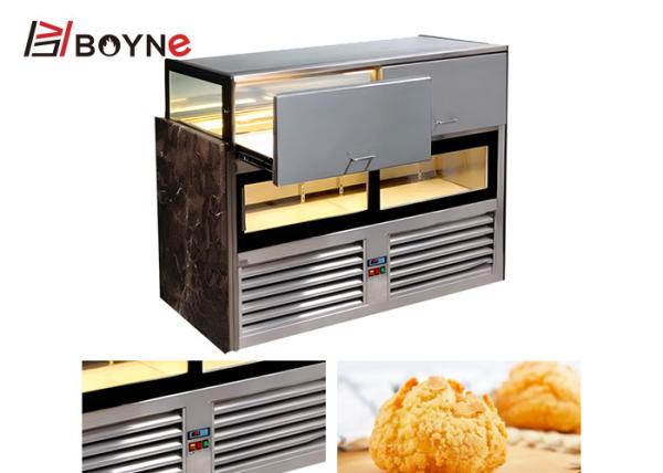 O tipo refrigerador da gaveta da mostra do bolo de chocolate personalizou