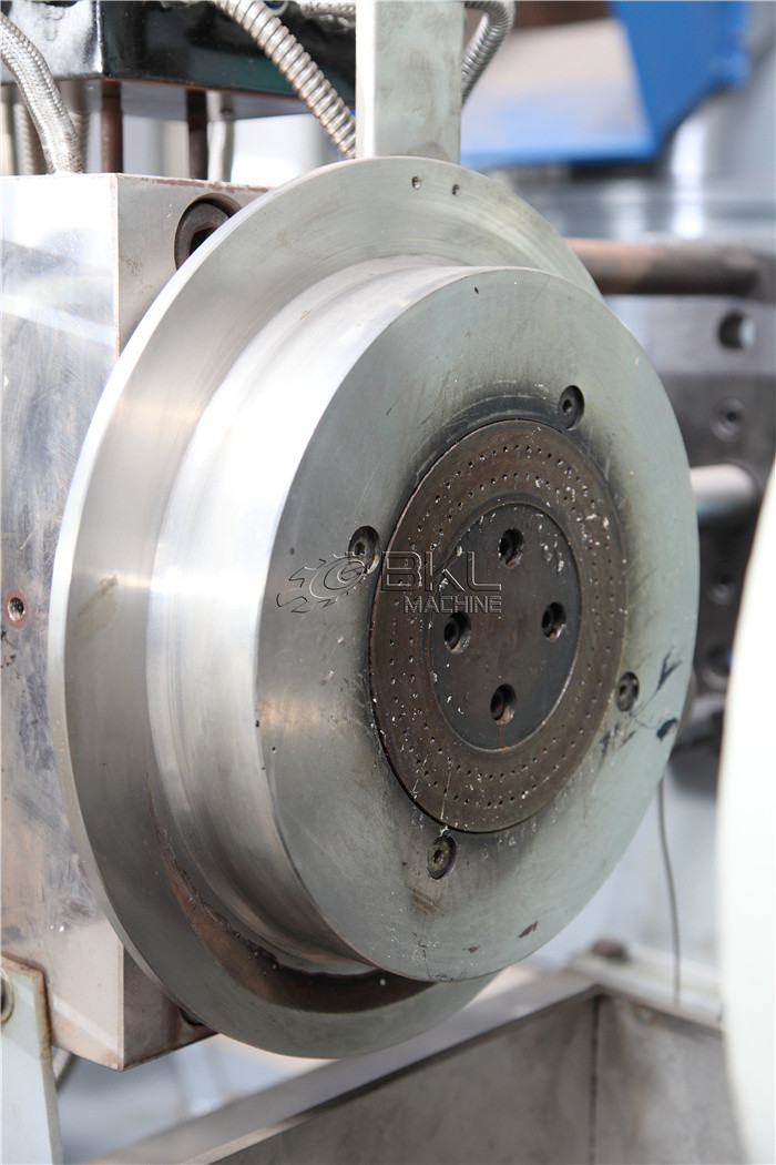 Небольшая линия Offcut 80kg h емкости пластиковая дробя повторно используя машину гранулятора