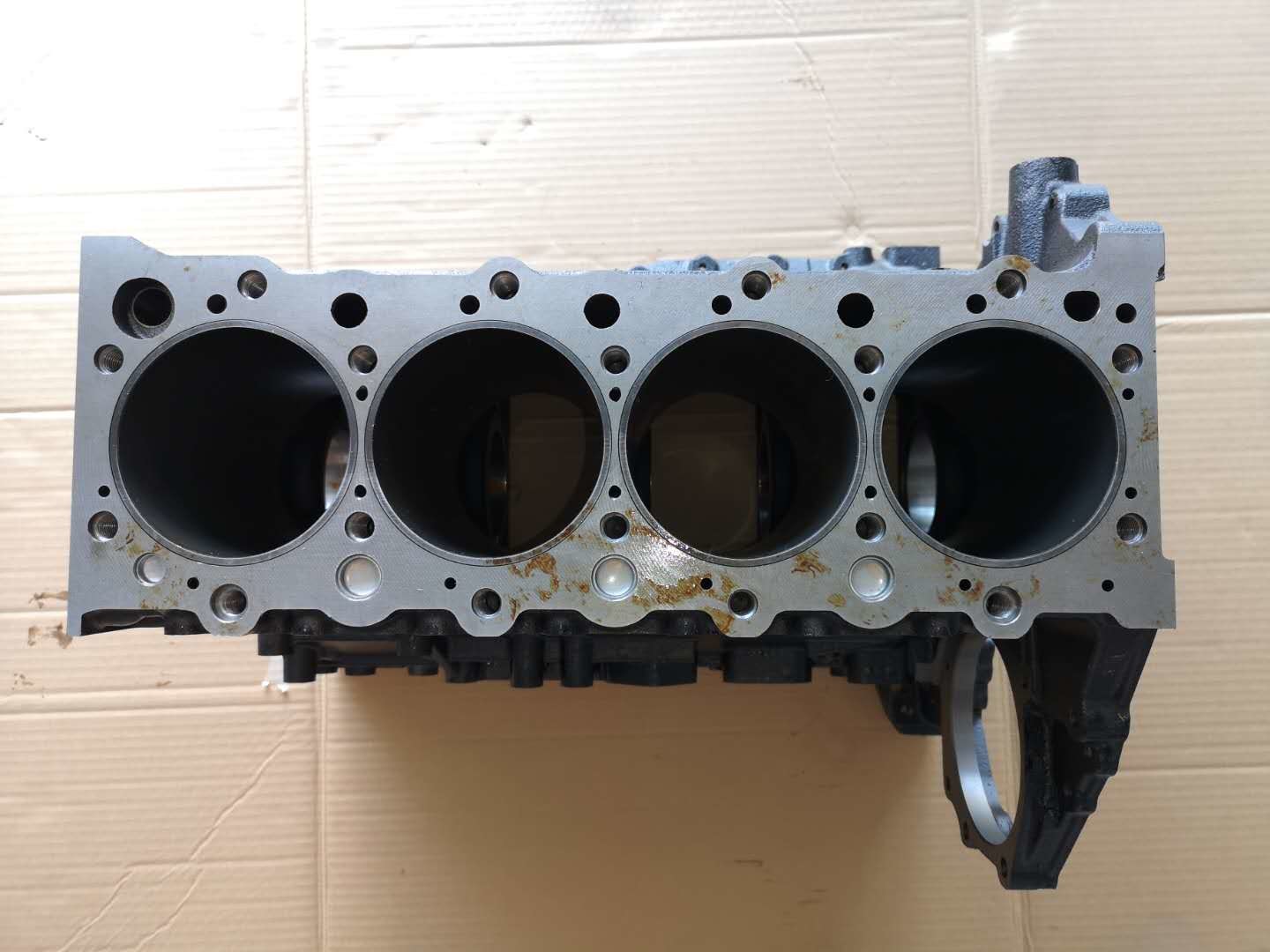 700P FTR 4HK1 цилиндровый блок 8982045280 С гильзы цилиндра