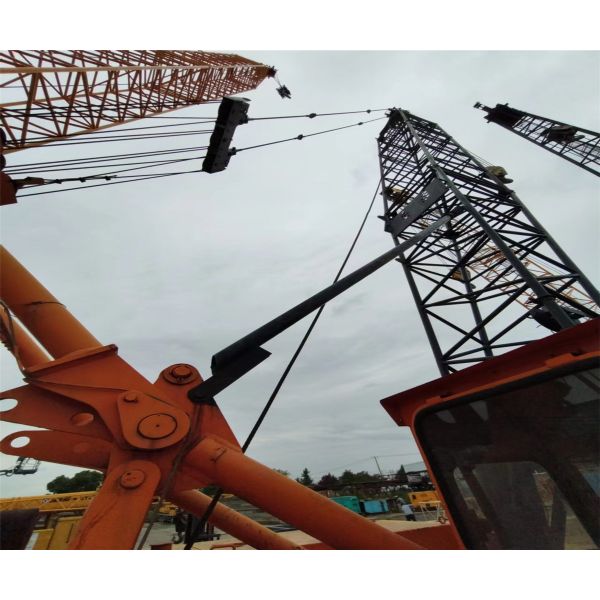 Smooth and Safe Lifting Operations with 50ton Used Truck Crane KH180