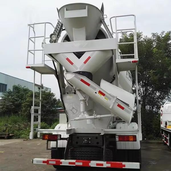 Construction Concrete Mixer Truck With Core Engine Component